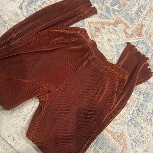 Gilli Rust Pleated Pants